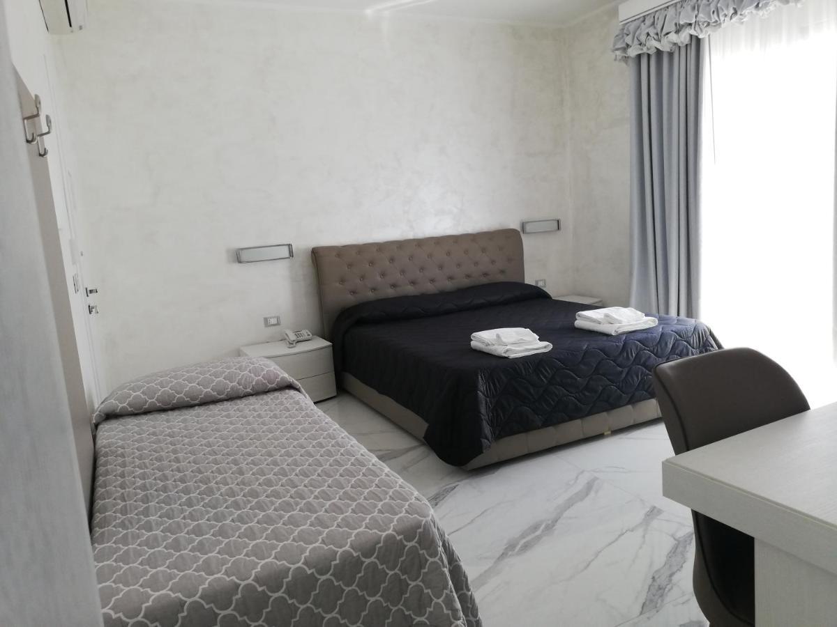 Hotel Presidente 切萨雷奥港 外观 照片