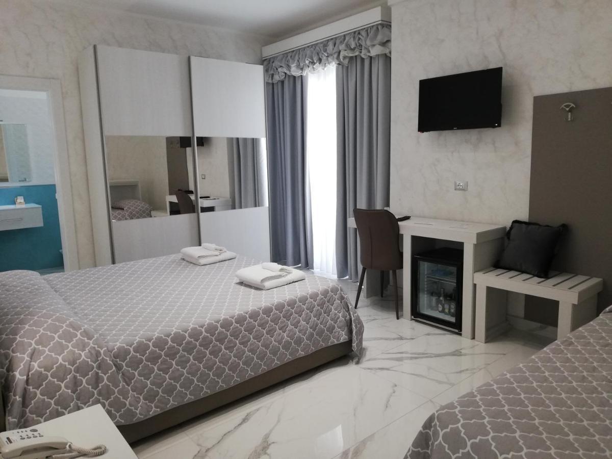 Hotel Presidente 切萨雷奥港 外观 照片